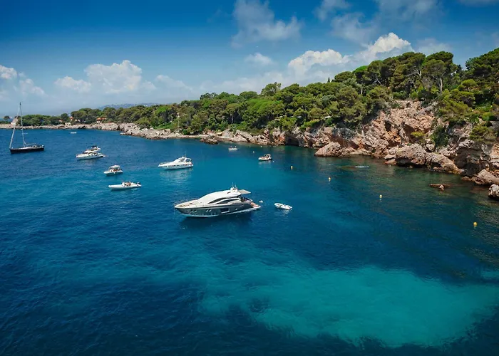 élégant 2 Pièces 50m2 Au Coeur Du Vieil Antibes