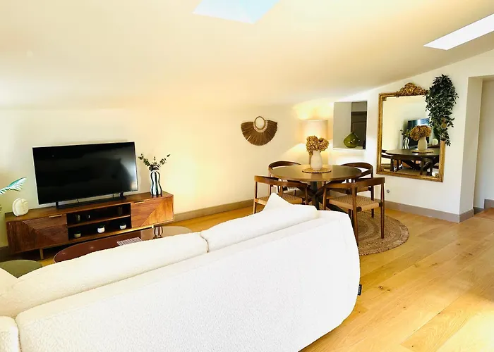 élégant 2 Pièces 50m2 Au Coeur Du Vieil Appartement Antibes